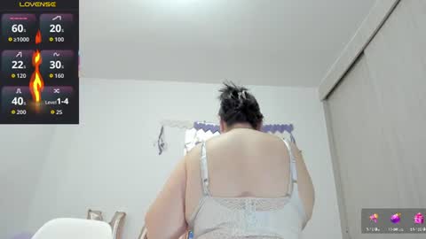 Snapshot of esmeraldo_mfc chatting on June 2026 10:19:02 PM Esmeralda online show from June 2026 10:19:02 PM