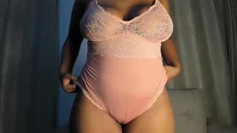 Esme online show from January 2026 11:29:01 PM