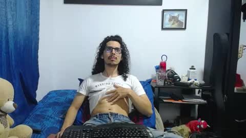 Esnider online show from April 2026 02:42:01 AM