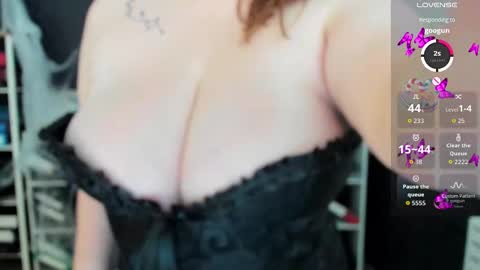 Snapshot of essensual_ chatting on October 2025 05:30:01 AM Ava online show from October 2025 05:30:01 AM