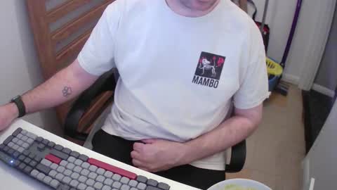 Snapshot of essex_wild chatting on December 2025 09:10:02 PM Morph online show from December 2025 09:10:02 PM