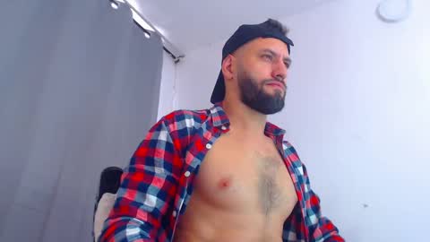 Snapshot of esteban7984068 chatting on December 2024 08:58:02 PM esteban online show from December 2024 08:58:02 PM