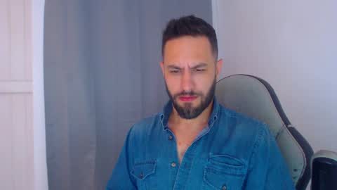 Snapshot of esteban7984068 chatting on December 2024 10:44:02 PM esteban online show from December 2024 10:44:02 PM