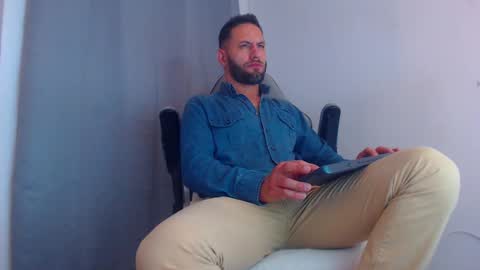 Snapshot of esteban7984068 chatting on January 2025 01:41:01 AM esteban online show from January 2025 01:41:01 AM