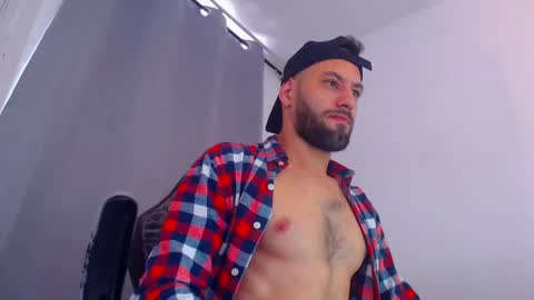 Snapshot of esteban7984068 chatting on February 2025 07:05:01 PM esteban online show from February 2025 07:05:01 PM