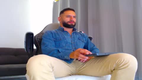 Snapshot of esteban7984068 chatting on November 2025 04:55:01 PM esteban online show from November 2025 04:55:01 PM