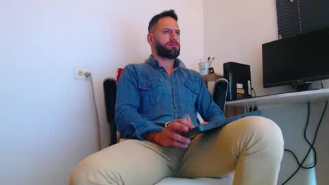 Snapshot of esteban7984068 chatting on February 2026 01:32:02 PM esteban online show from February 2026 01:32:02 PM