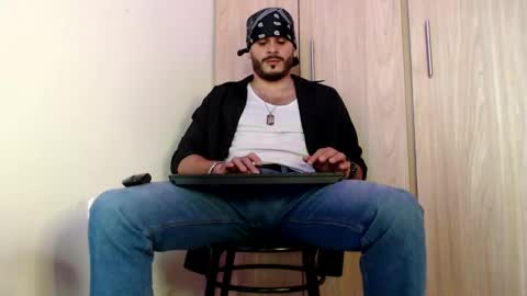 Esteban Fernandez online show from January 2025 08:04:01 PM