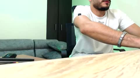 Esteban Fernandez online show from November 2025 07:07:02 PM