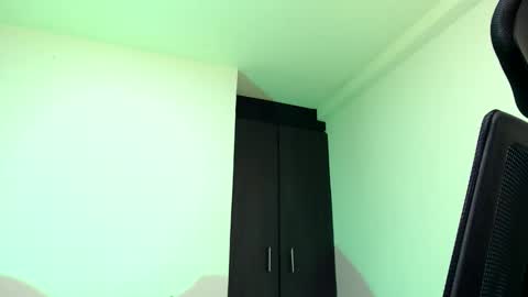 Esteban Fernandez online show from November 2025 07:36:03 PM