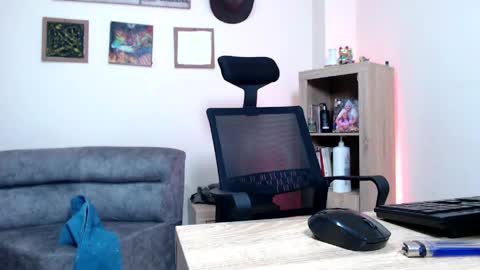Snapshot of esteban_fer chatting on June 2026 03:51:02 AM Esteban Fernandez online show from June 2026 03:51:02 AM