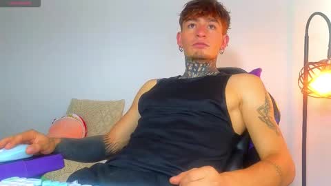 Snapshot of estebanchar_ chatting on November 2025 12:18:01 PM Esteban independent model online show from November 2025 12:18:01 PM