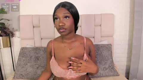 Snapshot of estefanyy_ chatting on May 2026 04:53:02 AM estefany online show from May 2026 04:53:02 AM