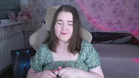 estelle_hicks online show from May 2026 07:00:01 PM