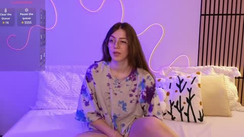 Ester online show from January 2025 01:55:01 AM