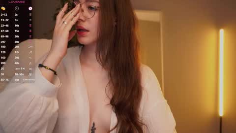 Ester online show from November 2025 01:30:01 AM