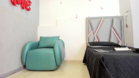 esterlindez online show from July 2026 08:00:02 PM