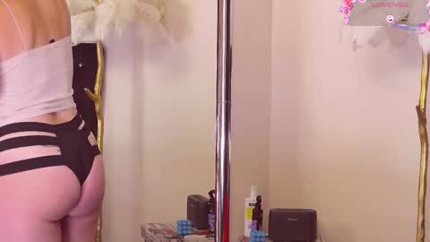 Snapshot of estheraa chatting on October 2025 04:35:02 AM Esthera online show from October 2025 04:35:02 AM