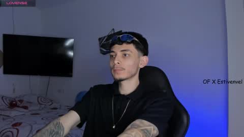 estivenvel online show from October 2025 03:30:01 PM