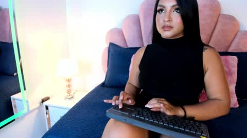 Snapshot of estrella_garcia chatting on April 2026 04:08:01 PM Estrella Garcia online show from April 2026 04:08:01 PM
