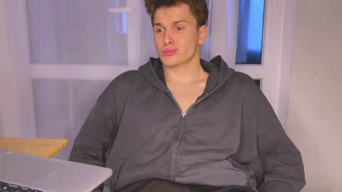 Alex online show from June 2026 06:12:01 PM