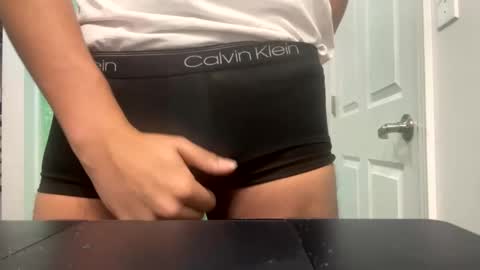 Snapshot of eternalloverboy chatting on December 2024 04:43:01 PM Angel online show from December 2024 04:43:01 PM