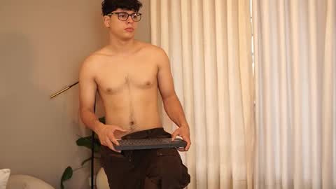 Snapshot of ethan_occonor chatting on October 2025 12:27:01 PM ethan_occonor online show from October 2025 12:27:01 PM