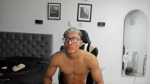 ethan_smitth1 online show from February 2025 09:08:02 PM