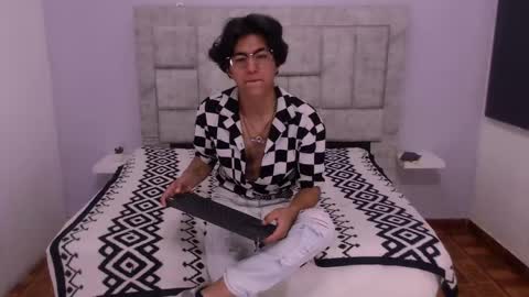 Ethan Villa online show from February 2025 01:08:02 PM