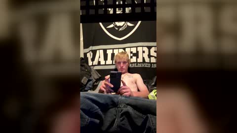 ethanbmx2001 online show from May 2026 11:00:01 PM