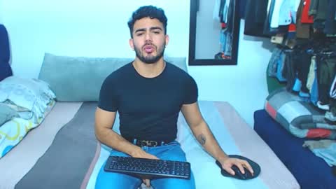 Snapshot of ethanhairy chatting on January 2025 07:07:01 PM Ethan online show from January 2025 07:07:01 PM