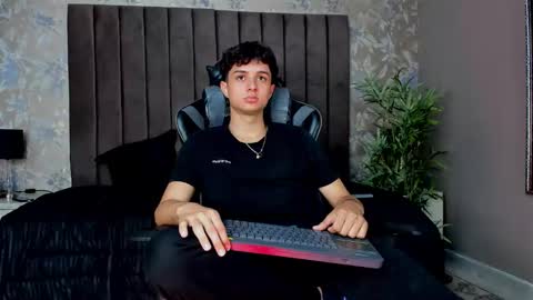 ethanlowell online show from October 2025 08:23:02 AM