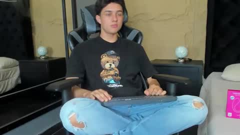 ethanlowell online show from November 2025 05:09:02 AM