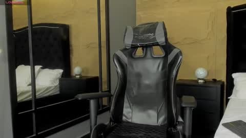 ethanlowell online show from November 2025 06:50:01 AM