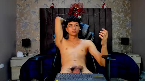 ethanlowell online show from December 2025 04:39:02 AM