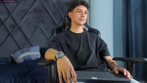 ethanlowell online show from April 2026 08:17:01 PM