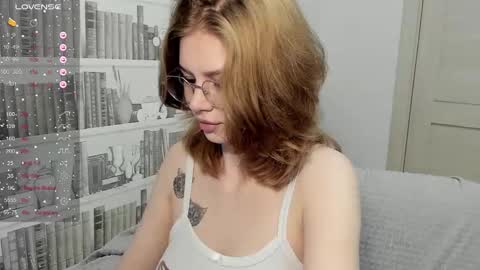 Veronica Tiia Lilith left to right online show from February 2026 03:23:02 PM