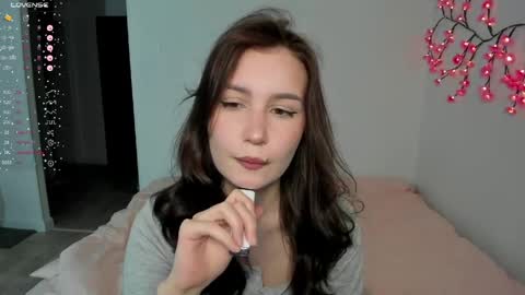 Veronica Tiia Lilith left to right online show from April 2026 09:06:02 PM