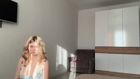 Veronica Tiia Lilith left to right online show from July 2026 01:25:02 PM