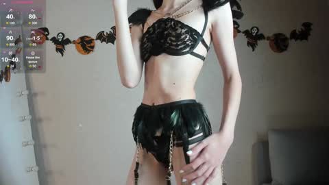 Molly online show from October 2025 08:05:01 PM