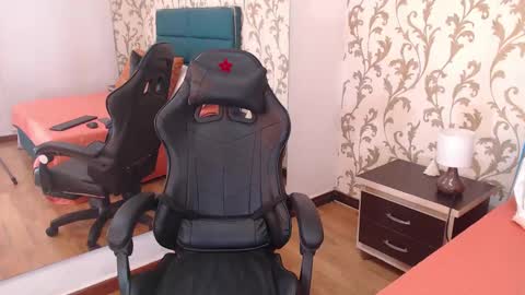 Eva Dumont online show from February 2025 01:33:01 PM