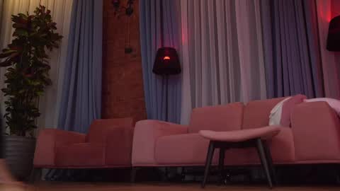 Snapshot of eva_fashionista chatting on February 2025 02:32:02 AM Eva online show from February 2025 02:32:02 AM