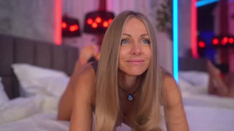 Snapshot of eva_fashionista chatting on September 2025 06:20:01 PM Eva online show from September 2025 06:20:01 PM