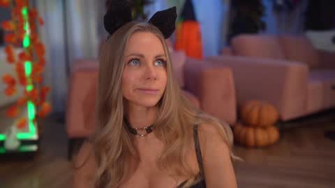 Snapshot of eva_fashionista chatting on October 2025 06:09:01 PM Eva online show from October 2025 06:09:01 PM