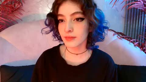 Snapshot of eva_halsey chatting on October 2025 07:47:01 PM E V A online show from October 2025 07:47:01 PM