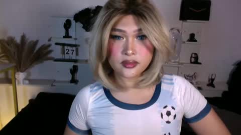 Queen Eva Mazikeen online show from April 2026 09:35:01 PM