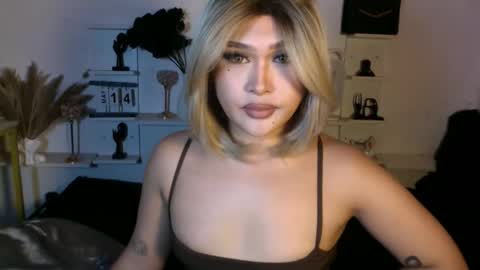 Queen Eva Mazikeen online show from May 2026 12:23:02 PM