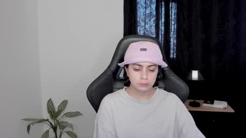 Snapshot of eva_monn chatting on January 2025 03:57:02 PM eva_monn online show from January 2025 03:57:02 PM