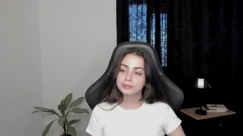 Snapshot of eva_monn chatting on January 2025 08:03:02 PM eva_monn online show from January 2025 08:03:02 PM