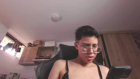Snapshot of eva_monwalker chatting on May 2026 12:46:02 PM Eva cute online show from May 2026 12:46:02 PM